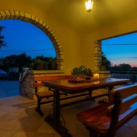 بيت للعطل Krizanci *