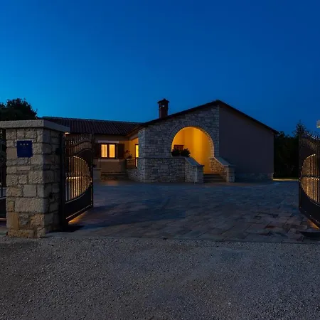 Krizanci Holiday home Zminj