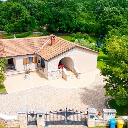 Semesterbostad Krizanci Žminj